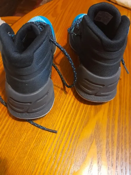 Vand adidasi marca UnderArmour aproape noi - Imaginea 3