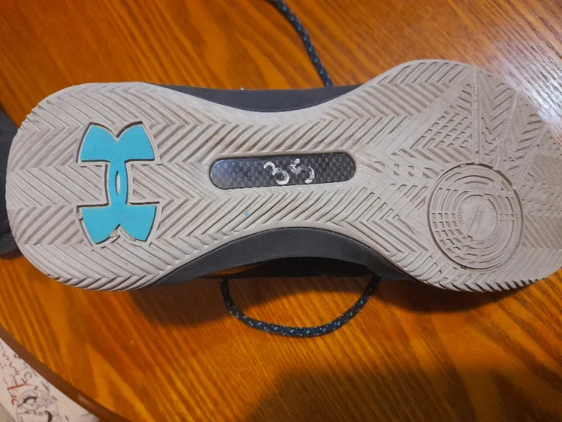 Vand adidasi marca UnderArmour aproape noi - Imaginea 4