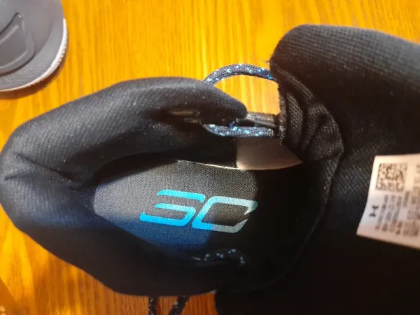 Vand adidasi marca UnderArmour aproape noi - Imaginea 5