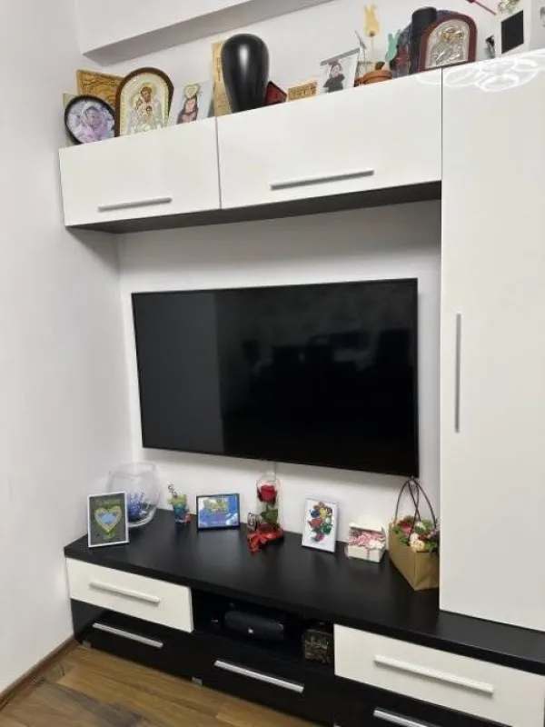 Apartament 3 camere decomandat, Prelungirea Ghencea, etaj 2/ 4, 63 mp, 75. 000 euro - Imaginea 2