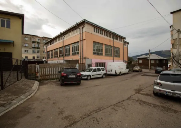 Cladire in Vatra Dornei - 450 m2 ( parter, etaj, mansarda) - Imaginea 5