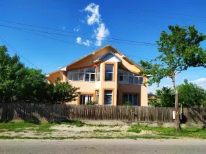 Vand casa + teren intravilan comuna Serbanesti