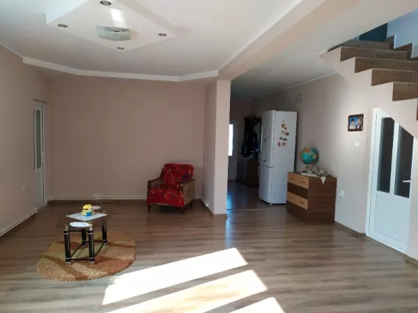 Vand casa + teren intravilan comuna Serbanesti - Imaginea 2