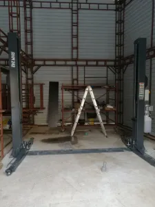 Ofer spre inchiriere spatiu pretabil atelier ( service) auto