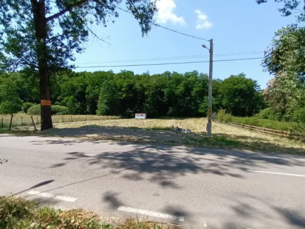 Inchiriez teren intravilant zona Manastirea Neamt - Imaginea 2