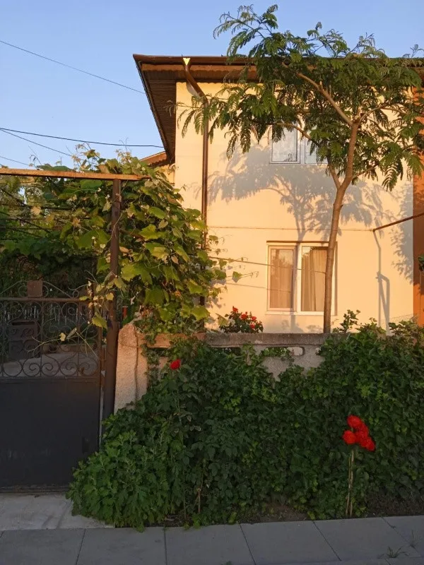 Casa cu etaj - Imaginea 4