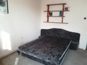 Chirie apartament cu 4 camere si pentru studenti