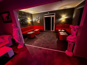 GARANTIE ZILNICA - NightClub RedHouse Homburg- Germania