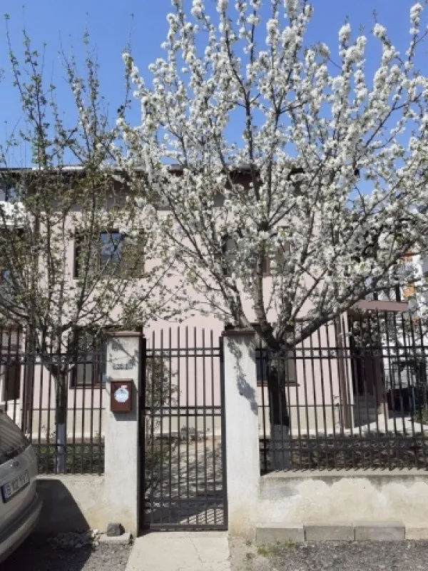 Vand vila P+ 2+ M Chiajna Tineretului, constructie 450mp din 2017, teren 450mp, 6 camere 3 bai, 2 balcoane, terasa, garaj 2 locu - Imaginea 2