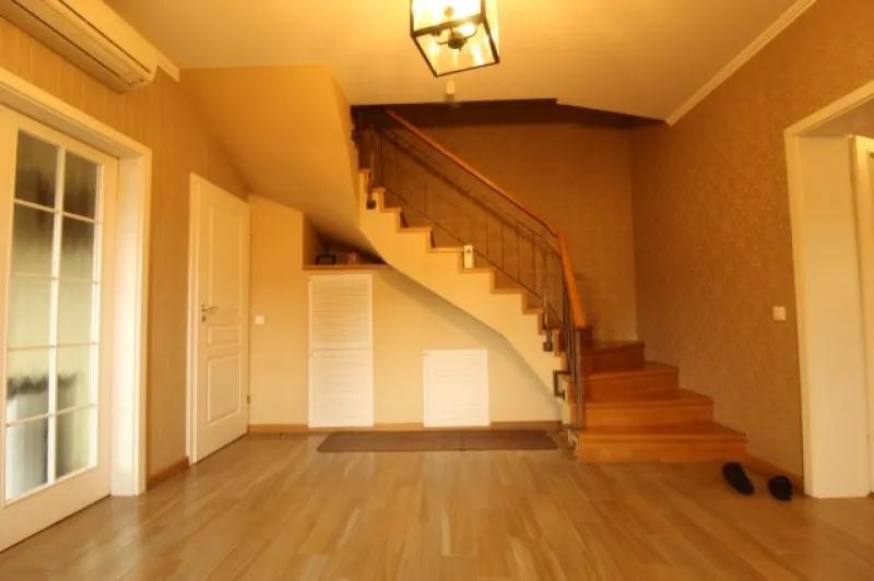 VILA de vanzare P+ 2, zona Bucurestii Noi, 180mp, complet mobilata si modernizata, 358. 000euro - Imaginea 2