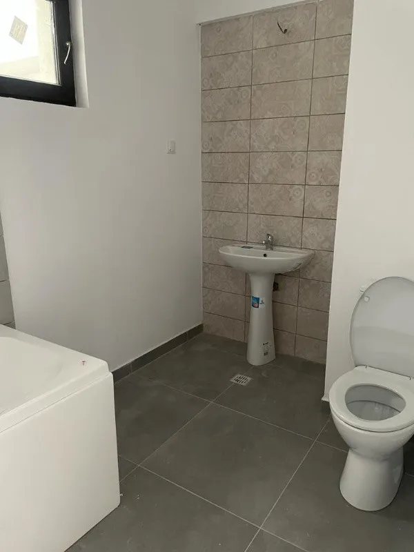 Dezvoltator vinde apartament cu 3 camere la cheie in Ploiesti. - Imaginea 2