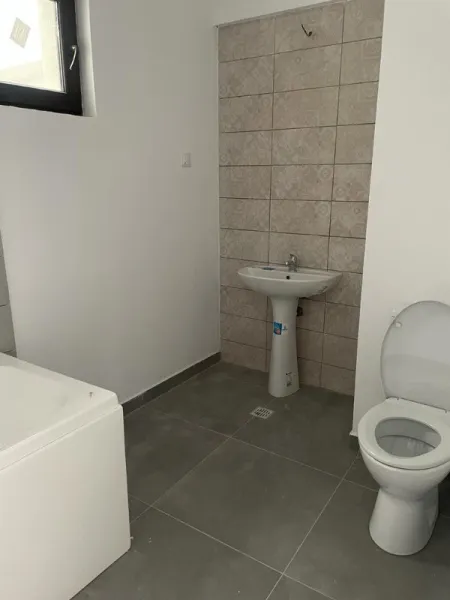 Dezvoltator vinde apartament cu 3 camere la cheie in Ploiesti. - Imaginea 2