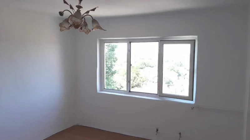 Vand apartament 2 camere in Calafat, strada Jiului - Imaginea 3