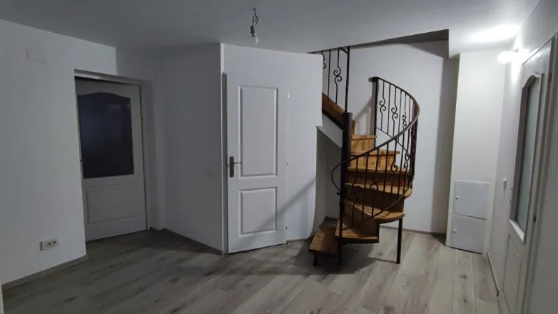 Inchiriez spatiu birouri, zona ultracentrala Ploiesti - Imaginea 2