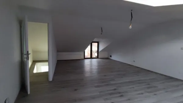 Inchiriez spatiu birouri, zona ultracentrala Ploiesti - Imaginea 4