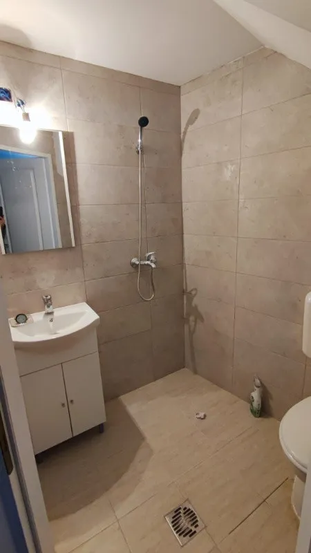 Inchiriez spatiu birouri, zona ultracentrala Ploiesti - Imaginea 6