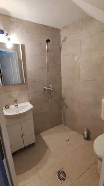 Inchiriez spatiu birouri, zona ultracentrala Ploiesti - Imaginea 6