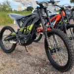 Sur Ron X Light Bee, plimbare puternica in off- road pe motocross - Miniatura 1