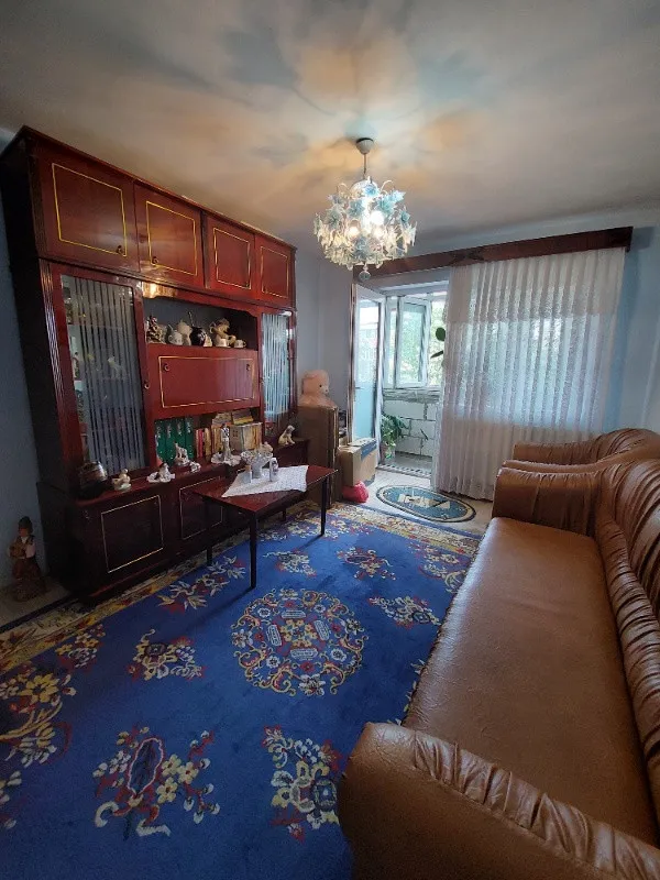 Vand apartament 3 camere - Imaginea 1