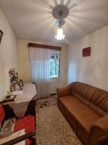 Vand apartament 3 camere - Imaginea 2