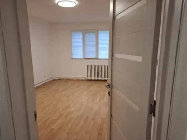 Apartament 2 camere, semidecomandat, 50mp, Berceni, Piata Sudului, 78. 500euro - Imaginea 1