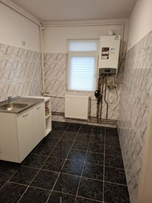 Apartament 2 camere, semidecomandat, 50mp, Berceni, Piata Sudului, 78. 500euro - Imaginea 2