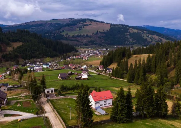 Casa + teren in Dorna Arini, 370 m2 locuibili + 14. 000 m2 teren curte - Imaginea 4