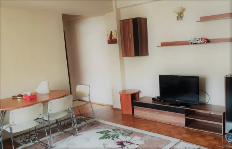 Inchiriez apartament 3 camere Brasov, Filarmonica Patria, 60mp, 600euro - Imaginea 1
