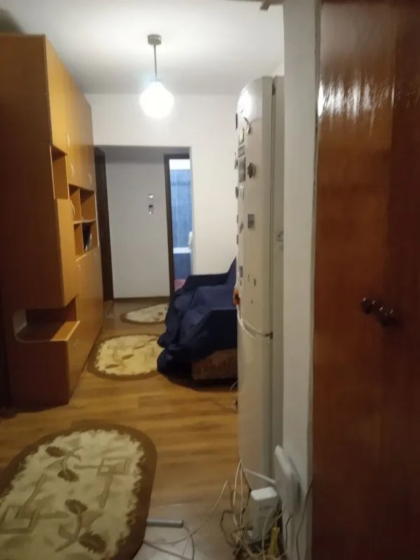 inchiriez 1 camera intr- un apartament de 3 camere la metrou 1 Decembrie unei fete nefumatoare. - Imaginea 8