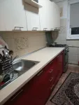 inchiriez 1 camera intr- un apartament de 3 camere la metrou 1 Decembrie unei fete nefumatoare. - Miniatura 9