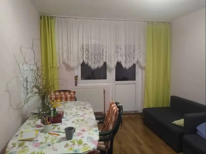 Vand apartament frumos si luminat in Jimbolia - Imaginea 1