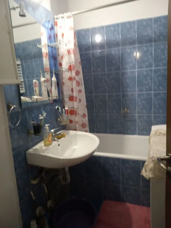 inchiriez 1 camera intr- un apartament de 3 camere la metrou 1 Decembrie unei fete nefumatoare. - Imaginea 10