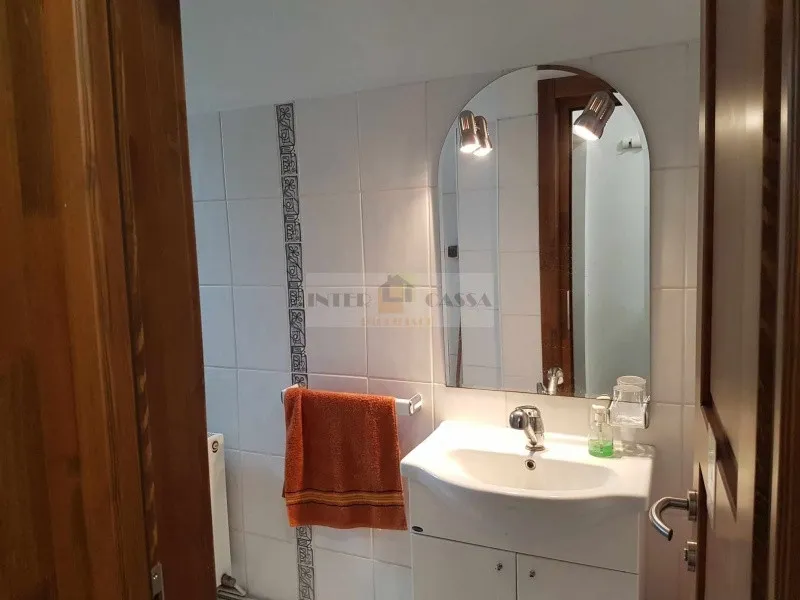 Apartament 3 camere semicentral - Imaginea 2
