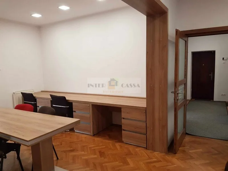 Apartament 3 camere semicentral - Imaginea 3