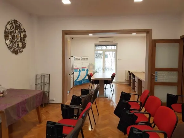 Apartament 3 camere semicentral - Imaginea 4