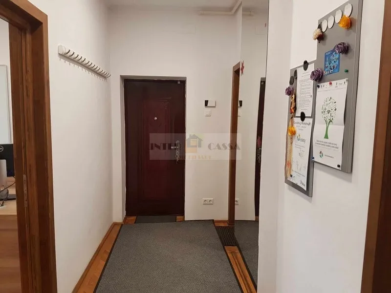 Apartament 3 camere semicentral - Imaginea 5