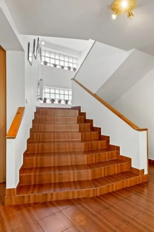 Vila de vanzare, 7 camere, teren 1080mp, zona lacului Fundeni, 600. 000euro - Imaginea 3