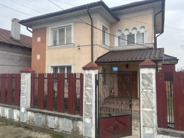 Casa cu livada si anexe, P+ 1, constructie 2002, teren 3986mp, zona Dolj, 210. 000euro - Imaginea 1
