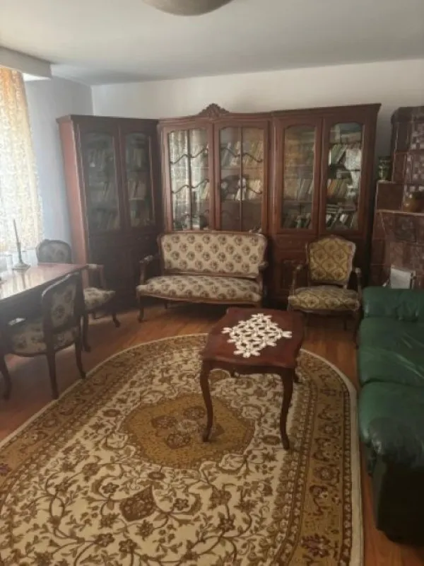 Casa cu livada si anexe, P+ 1, constructie 2002, teren 3986mp, zona Dolj, 210. 000euro - Imaginea 2