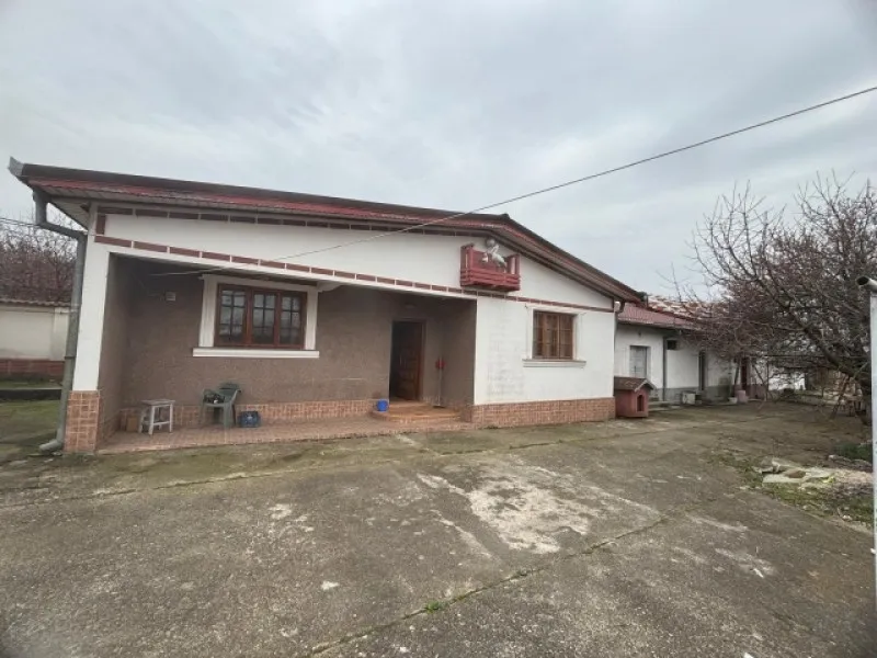 Casa cu livada si anexe, P+ 1, constructie 2002, teren 3986mp, zona Dolj, 210. 000euro - Imaginea 6