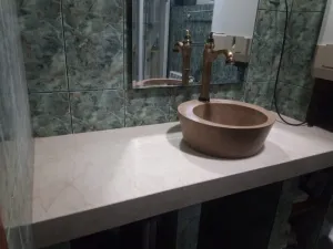 Marmura Botticino pentru blat de bbaie