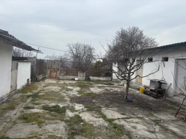 Casa cu livada si anexe, P+ 1, constructie 2002, teren 3986mp, zona Dolj, 210. 000euro - Imaginea 9