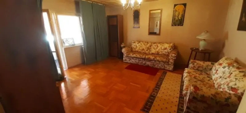 Inchiriez apartament 2 camere decomandat, 58mp, B- dul Decebal, 370euro - Imaginea 1