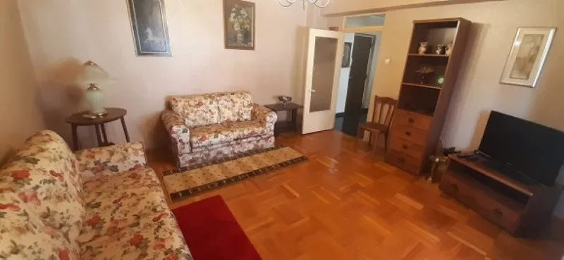 Inchiriez apartament 2 camere decomandat, 58mp, B- dul Decebal, 370euro - Imaginea 2