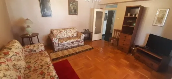 Inchiriez apartament 2 camere decomandat, 58mp, B- dul Decebal, 370euro - Imaginea 2