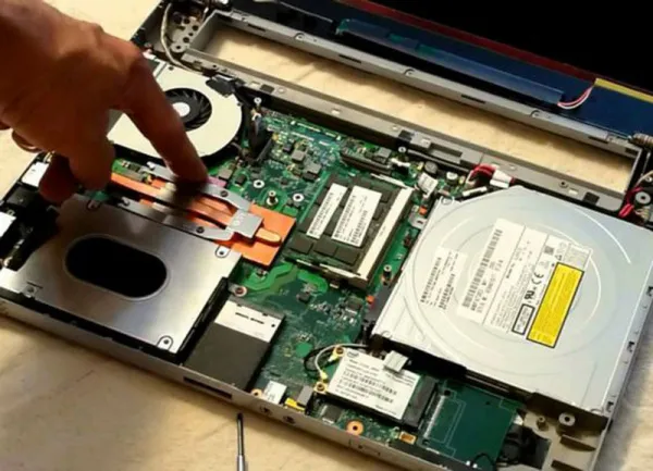 REPARATII CALCULATOARE LA DOMICILIU PRET AVANTAJOS SERVICE LAPTOP BUCURESTI INSTALARE WINDOWS LA DOMICILIU - Imaginea 2