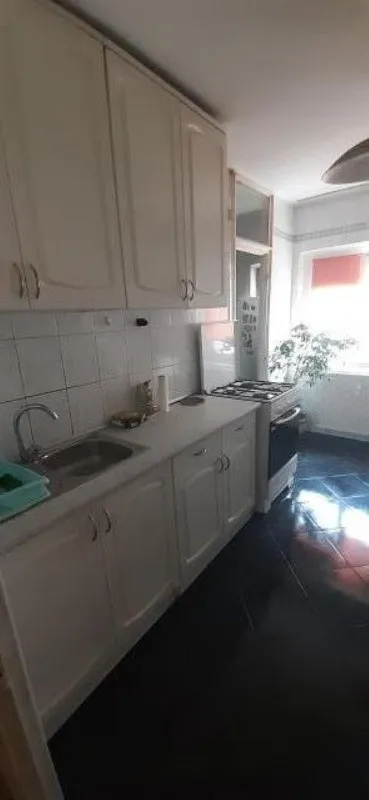 Inchiriez apartament 2 camere decomandat, 58mp, B- dul Decebal, 370euro - Imaginea 6