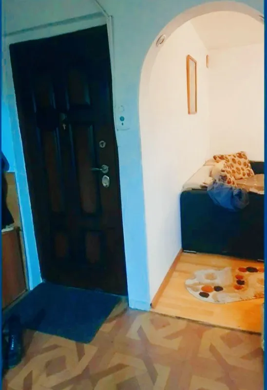 Vand apartament 3 camere - Imaginea 1