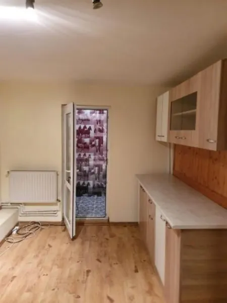 Apartament 2 camere, 60mp, Rovinari, zona P- uri, 35. 000euro - Imaginea 4