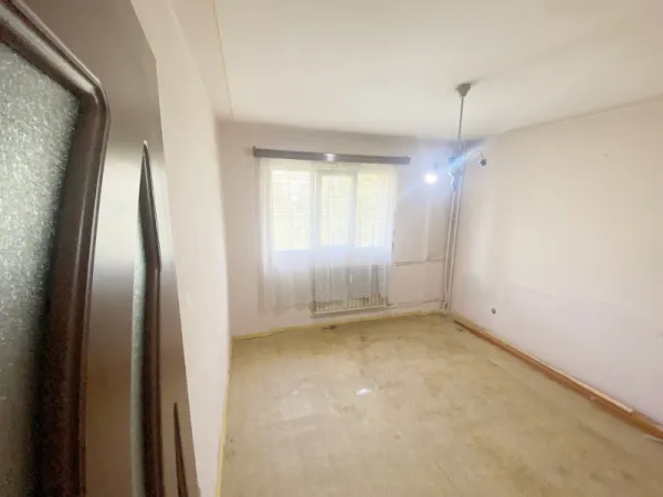 Vand Apartament 4 camere decomandat si doua bai Republicii - Imaginea 4